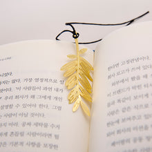 Load image into Gallery viewer, Cute Key Leaf Feather